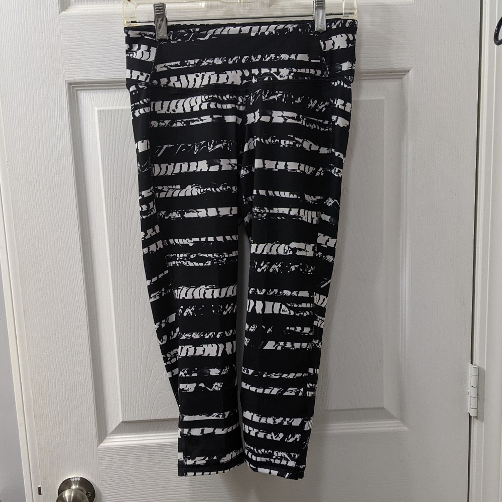 Women's medium never worn Capri workout pants